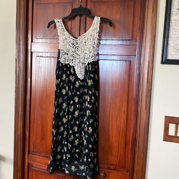 Kori Summer Midi dress. - Picture 2 of 8